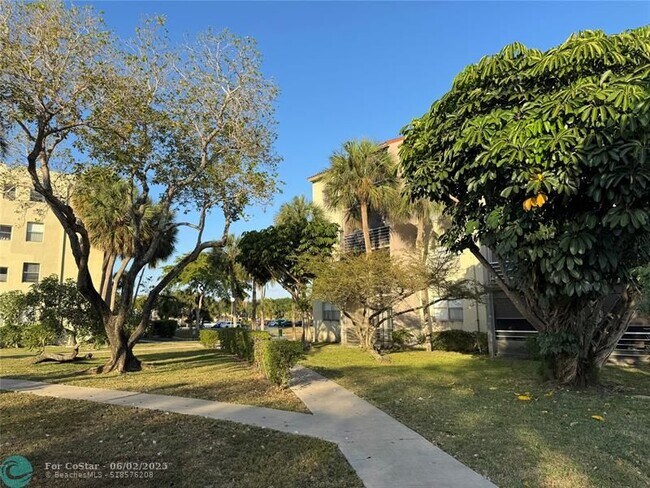 Building Photo - 1810 N Lauderdale Ave
