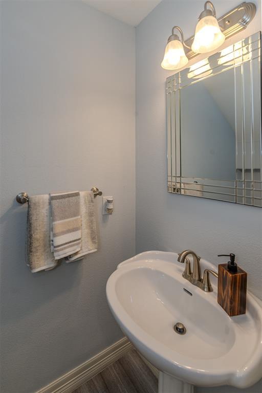Building Photo - 8195 Quail Hollow Dr