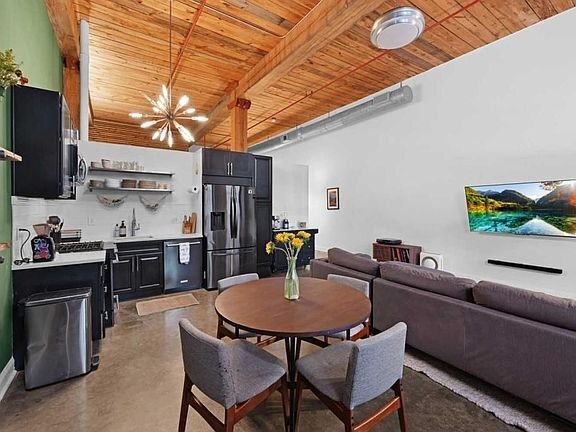 Building Photo - 170 Boulevard SE