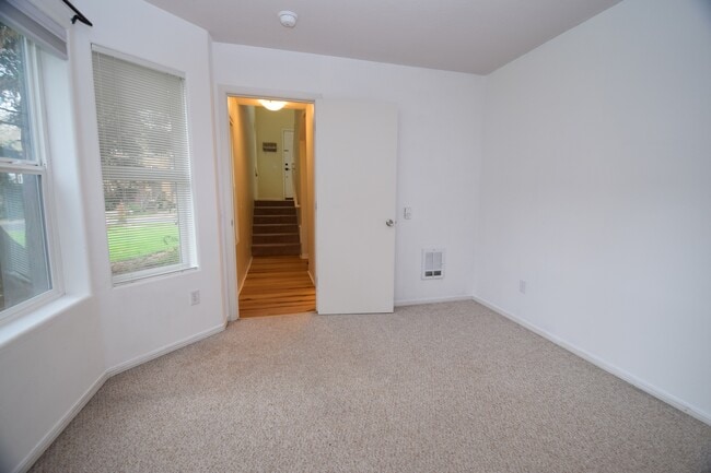 Building Photo - 232 NE 76th Ave