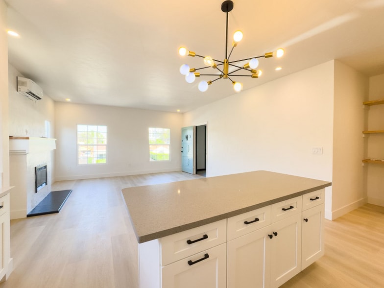 Primary Photo - 3013 1/2 Somerset Dr