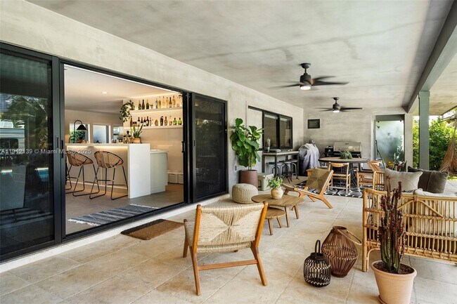 Building Photo - 419 Alamanda Dr