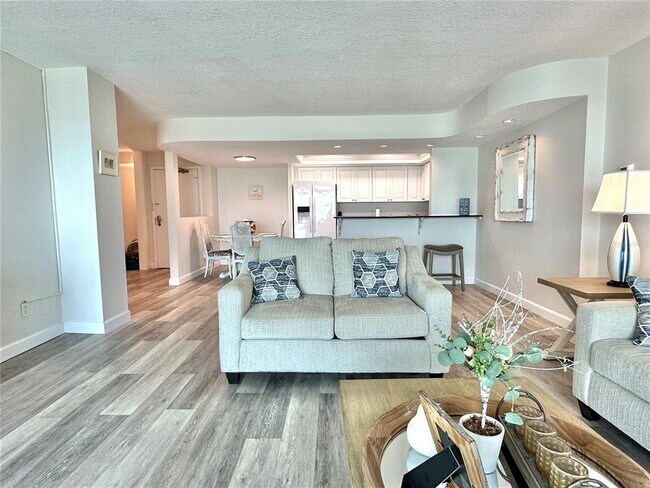 Building Photo - 851 Bayway Blvd