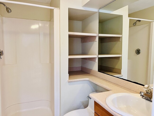 Building Photo - 181 Moss Hill Rd