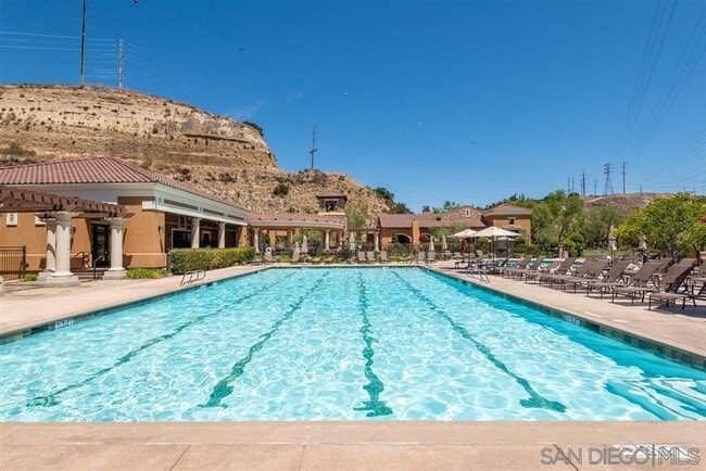 Building Photo - Beautiful townhome in Mission Valley!  Ava...