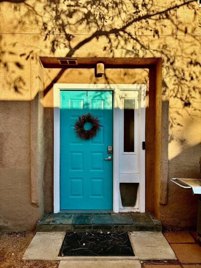 Building Photo - 2700 Vista Grande Dr NW