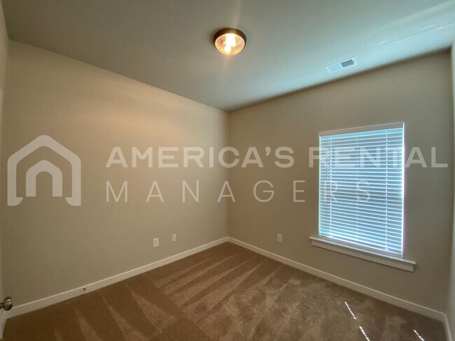 Building Photo - Home for Rent in Clanton, AL!!! View with ...