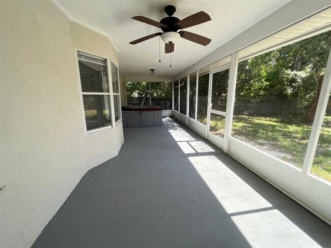 Building Photo - 1098 Seagate Dr W
