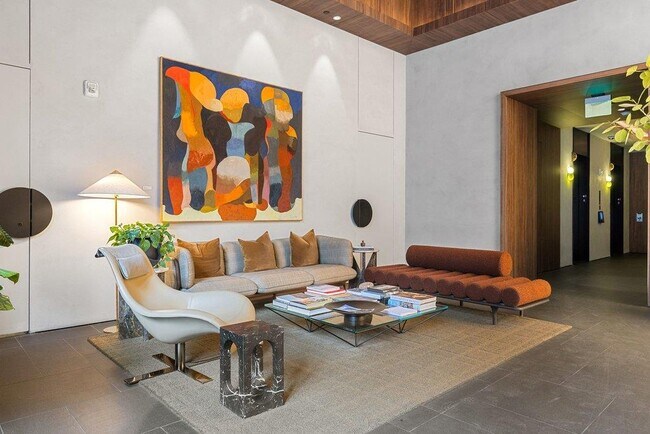 Building Photo - 610 Davis St