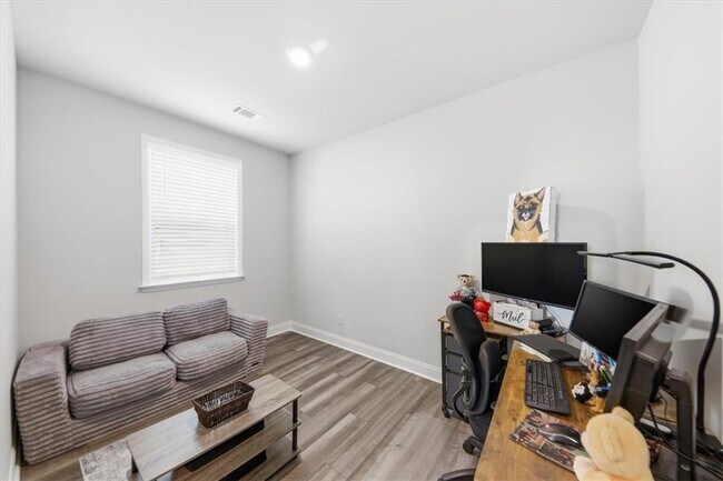 Building Photo - 3939 Alderstone Dr