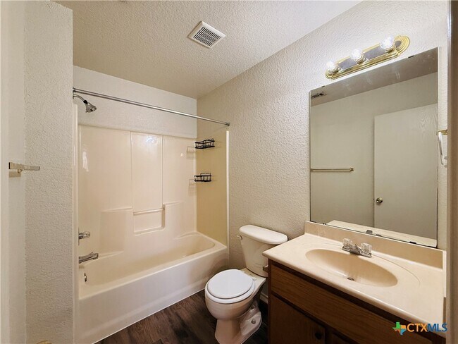 Building Photo - 2801 Lucille Dr