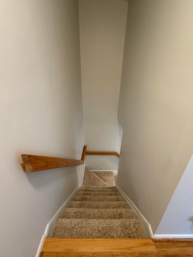 Building Photo - 519 Longshore Dr