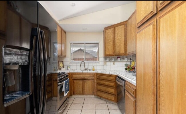 Building Photo - Beautiful House For Rent