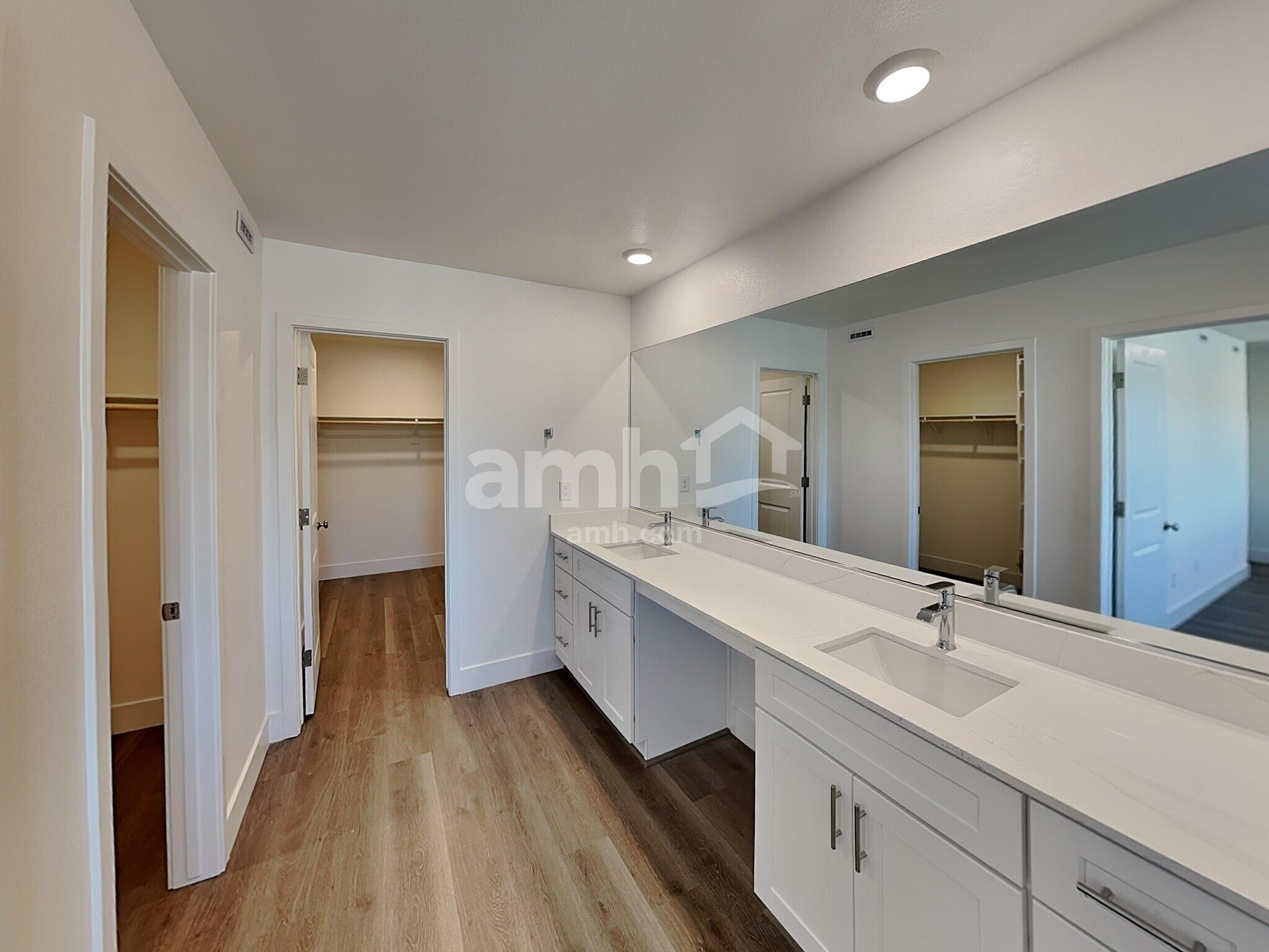 Building Photo - 7786 Hickory King Ave