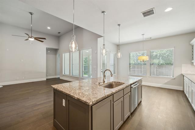 Building Photo - 975 Stampede Dr