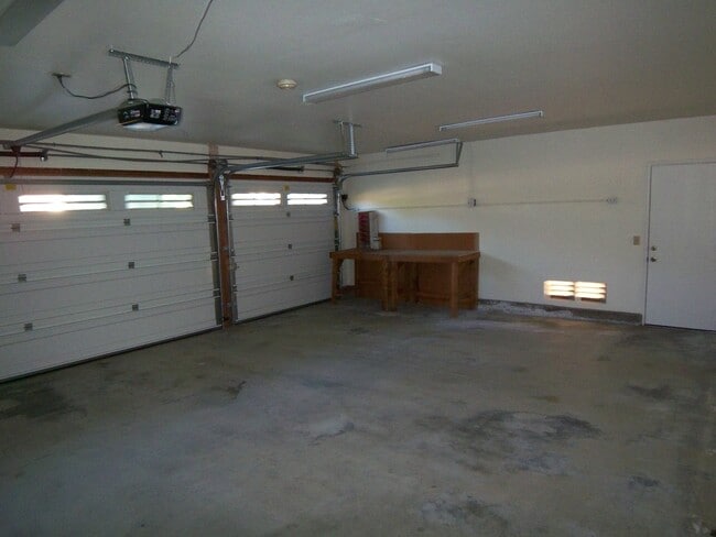 Building Photo - Charming 3Br/2Ba Single Story House W/3 Ca...
