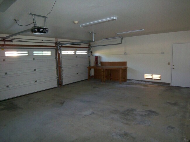 Building Photo - Charming 3Br/2Ba Single Story House W/3 Car Garage in Poway