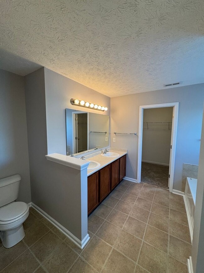 Building Photo - Franklin Twp - 4 BR h ome
