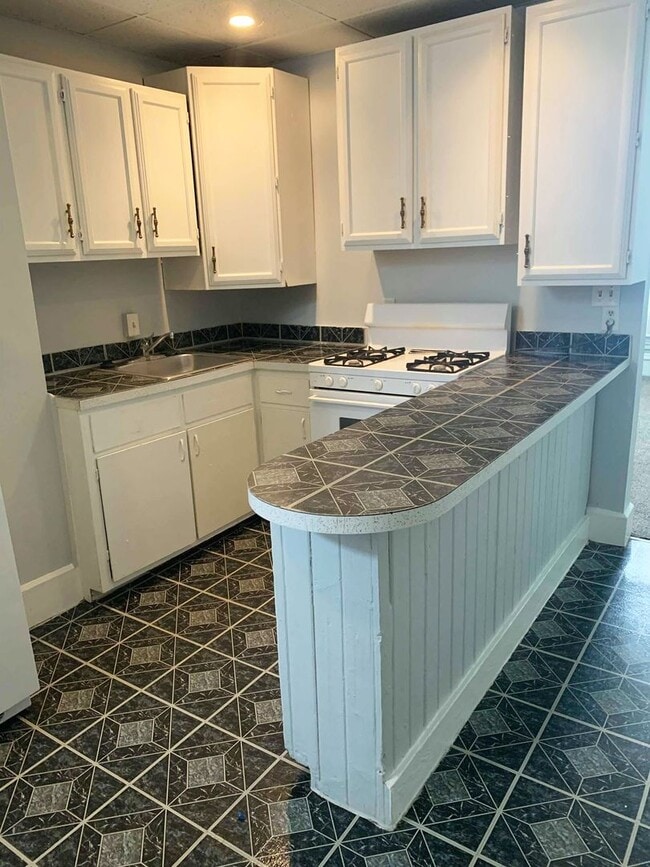 Building Photo - 635-639 Oregon Street