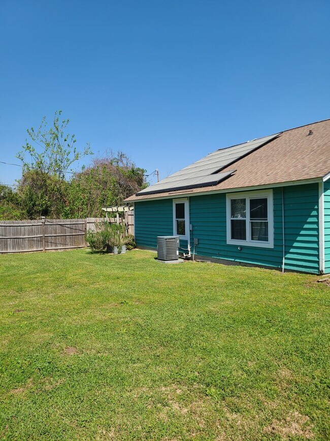 Building Photo - Cozy Home in Prime Location!