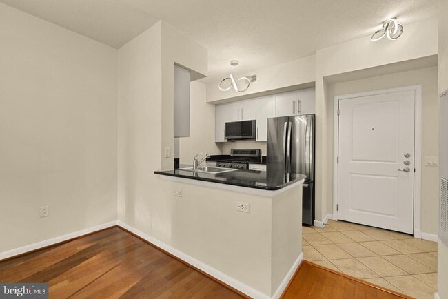 Building Photo - 1021 N Garfield St