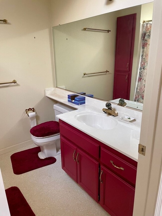 Building Photo - Large Home with RV access located in Auburn