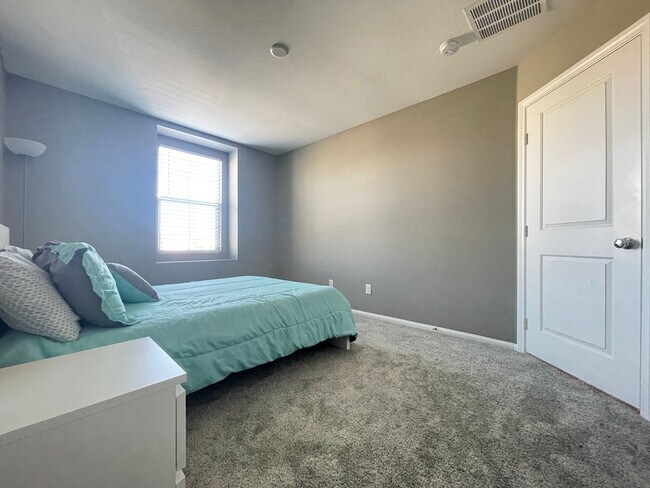 Building Photo - (Fully Furnished) 4 Bedroom + Loft,  3 Full Bath, Gated Community in SouthWest.