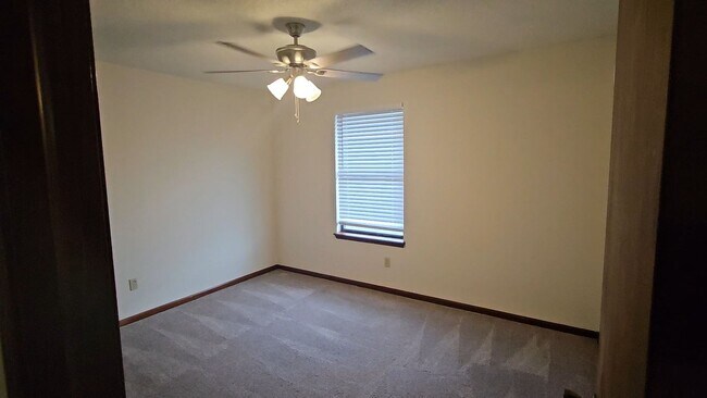 Building Photo - $1150 - 2/2 - Move In Special!