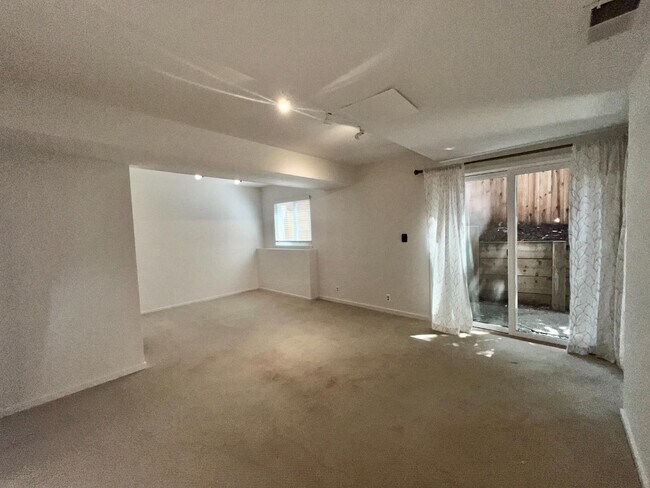Building Photo - 2816 San Juan Blvd
