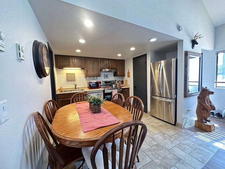 Building Photo - 2025 Canyons Resort Dr