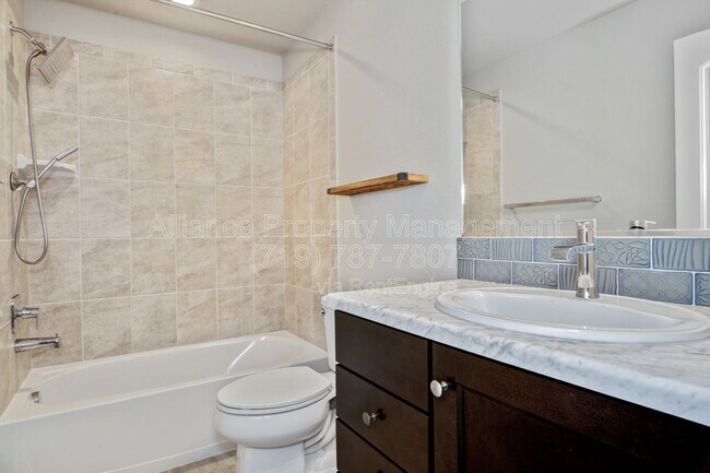 Building Photo - 2662 Shawnee Dr