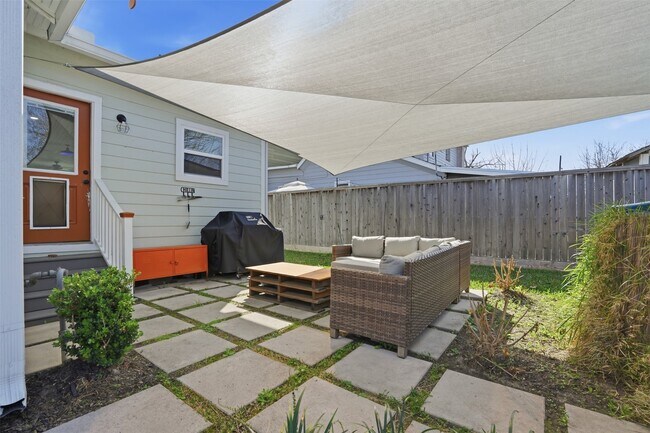 Building Photo - 2613 Lorraine St