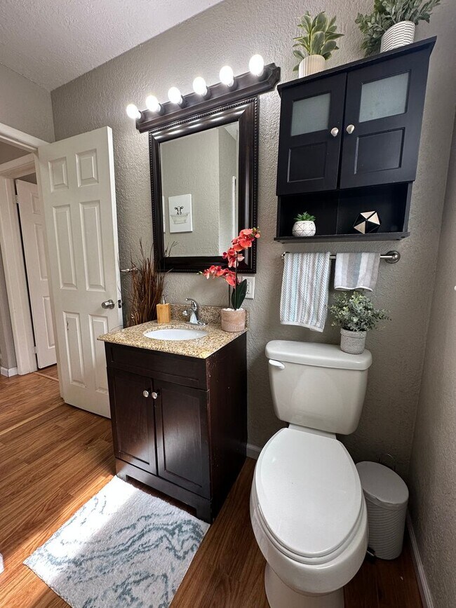 Building Photo - 3 bed, 1 1/2 bath Home for rent in Elk Run Heights