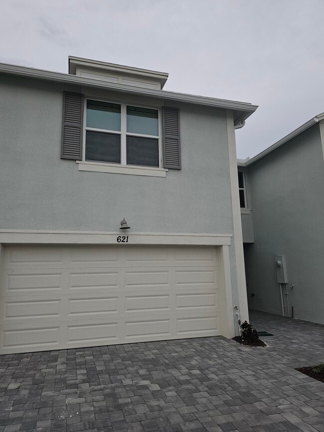 Building Photo - 621 Salisbury Cir