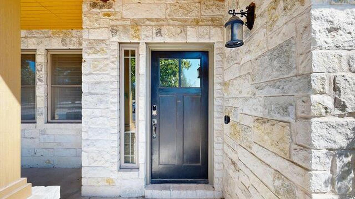 Building Photo - Beautifully updated home in a peaceful Geo...