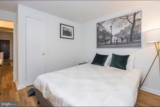 Building Photo - 1413 Lombard St