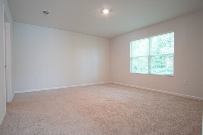 Building Photo - Modern 3BD/2BA in Ashland Manor – Open Lay...