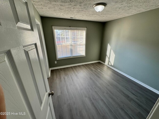 Building Photo - 103 Jasmine Ln