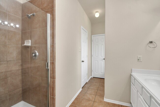 Building Photo - 5618 Gibralter Pl