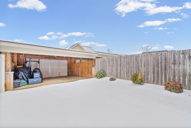 Building Photo - Modern Living in the Heart of Pleasant View Village!