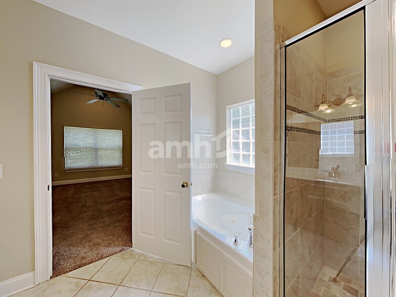 Building Photo - 977 Chesire Way