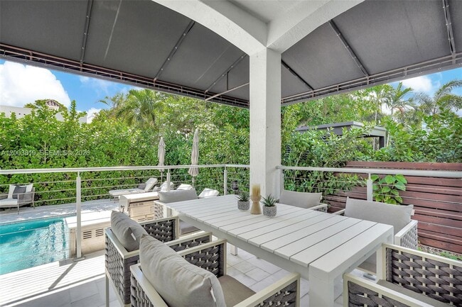 Building Photo - 2143 N Bay Rd