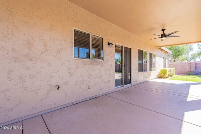 Building Photo - 1245 E San Carlos Way