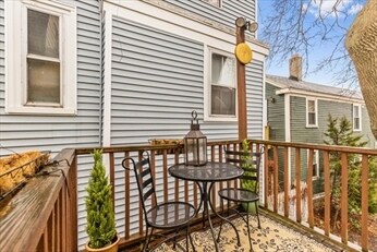 Building Photo - 8 Carlton St