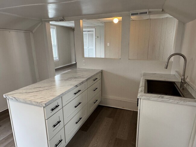 Building Photo - 18 Pentucket St