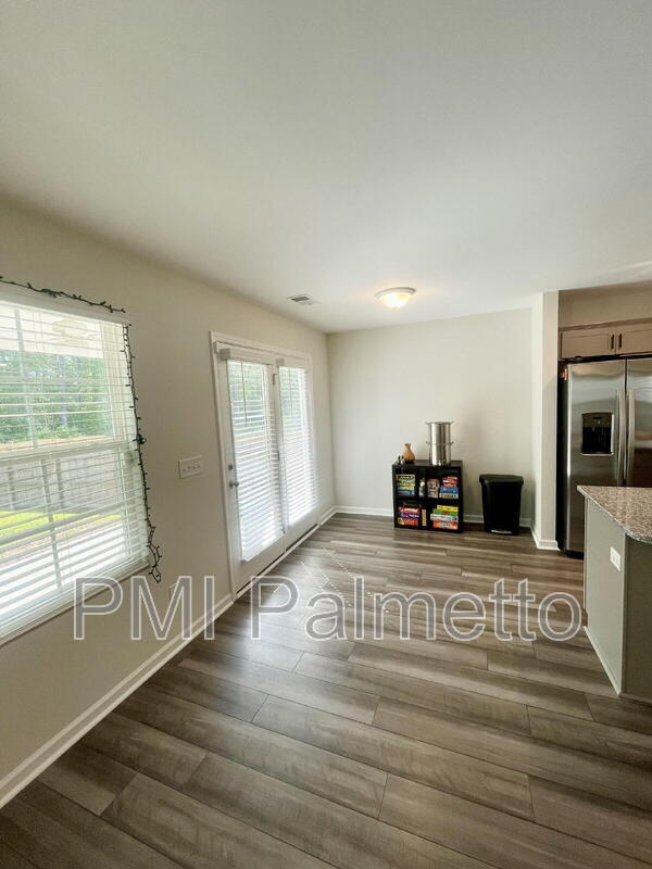 Building Photo - 633 Wooster Dr