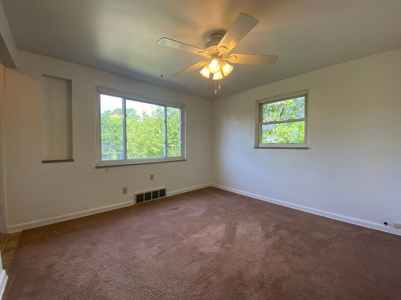 Dining Room - 4443 Clairton Blvd