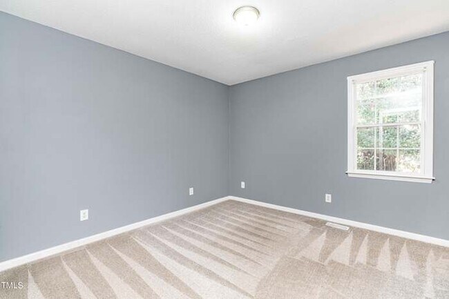 Building Photo - 526 Mill St