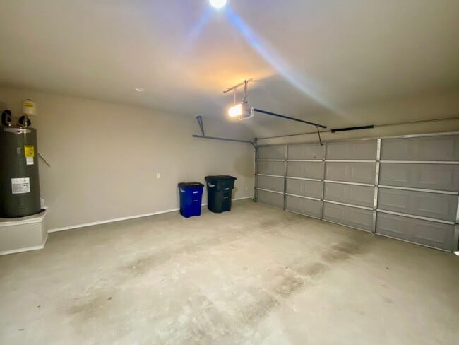 Building Photo - Luxury Duplex 3/2 in New Braunfels