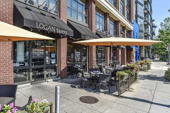 Building Photo - 2 bedroom 2 bath condo in Adams Morgan